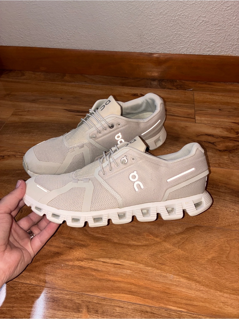On Cloud 5 Women’s Athletic Running Sneaker Shoes, pearl white - size 10.5